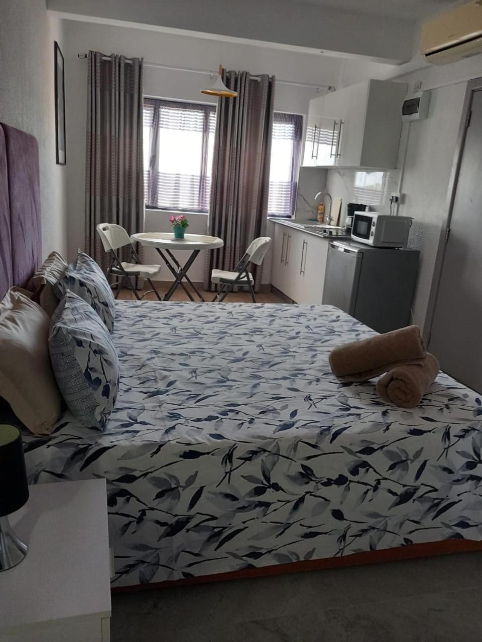 Ibis Tourist 1 *
